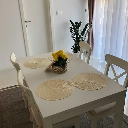 Mandica Apartment *